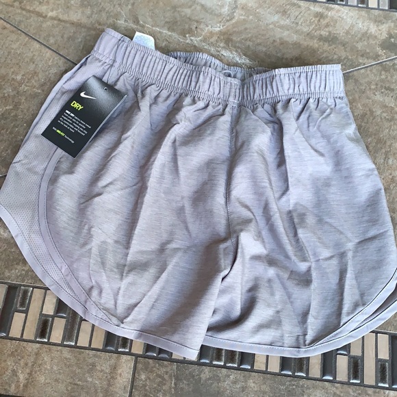 NIKE WMNS RUNNING SHORTS - Picture 11 of 16